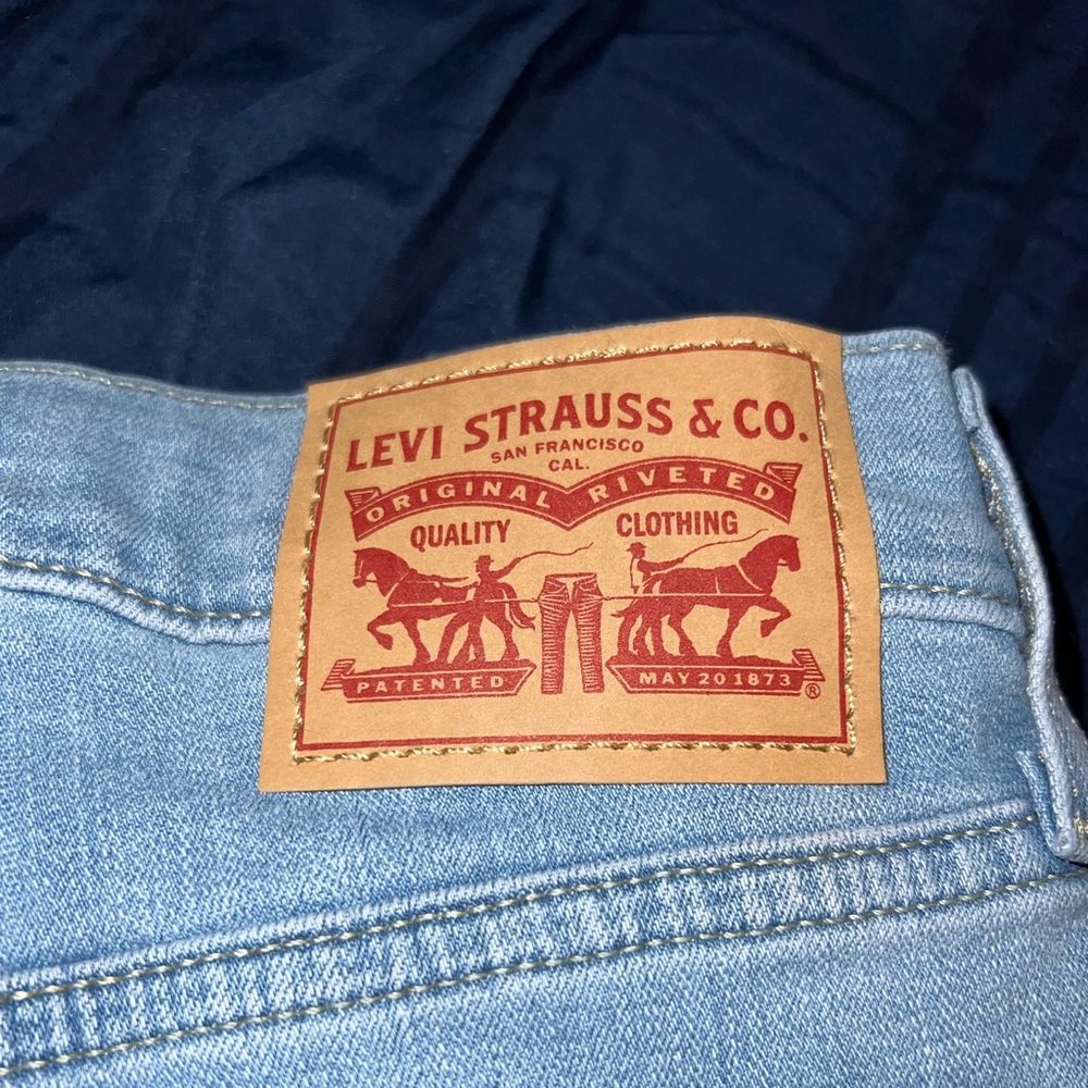 Levi women’s jeans boyfriend mid rise tapered leg  they are brand new